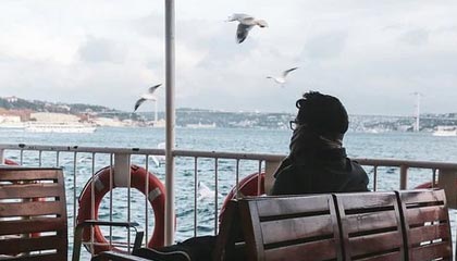 糖心vlog深度揭秘:八卦风波背后,当事人在公司会议室的角色极其令人意外